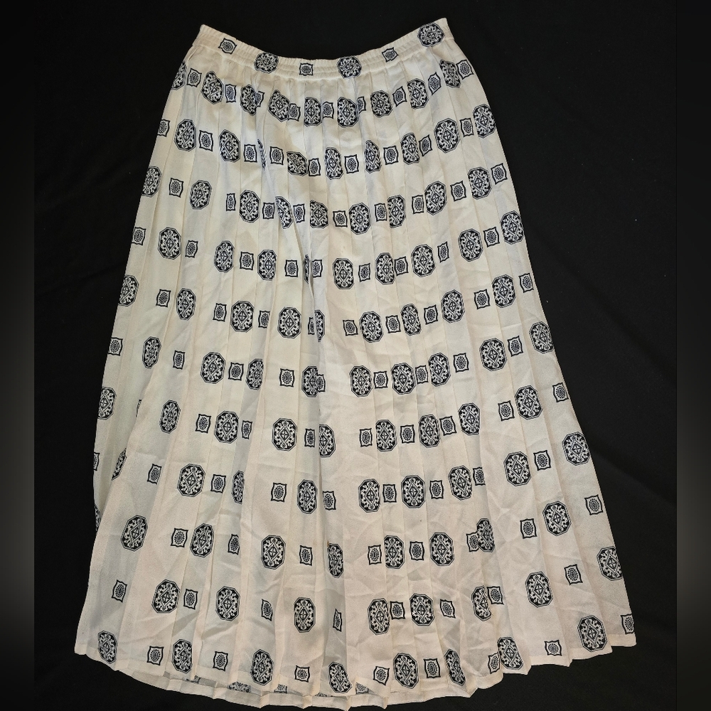 Women's Patterned Skirt  Size 8